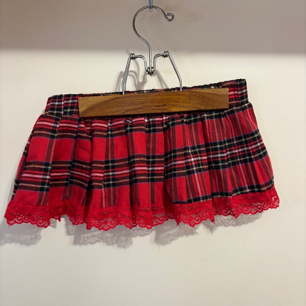 Adobe Chic Red Plaid Mini Skirt with Lace Trim sz Small - Picture 2 of 6